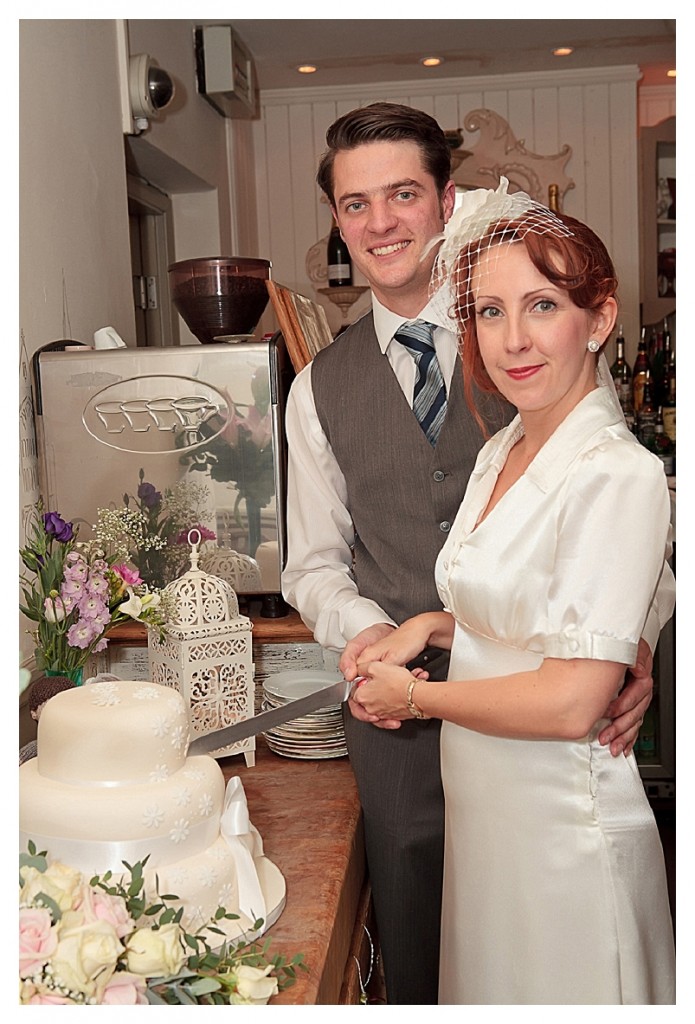 A nostalgic and beautiful 40's inspired wedding... 