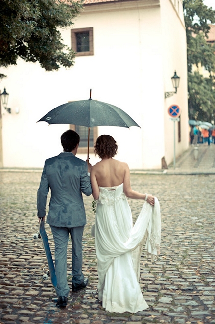 Wed in Prague: a relaxed city wedding with a pretty bohemian vibe