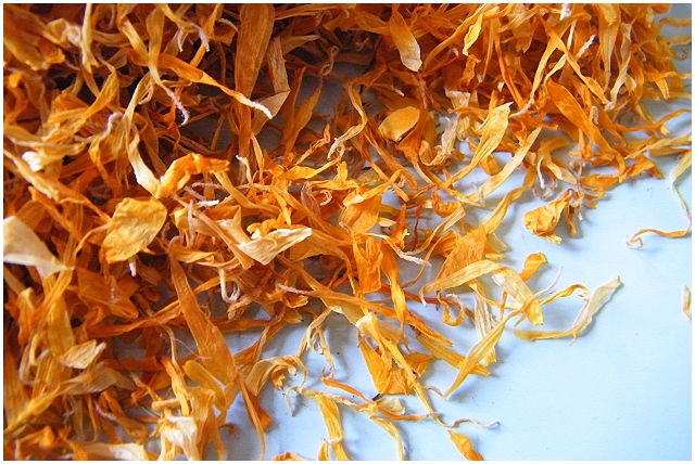 dried marigold petals