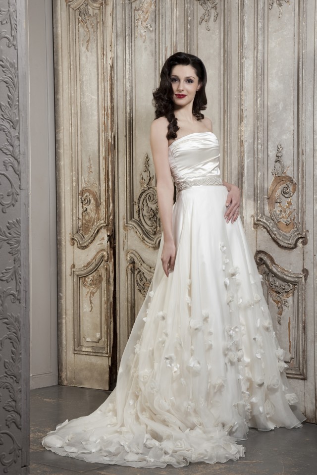 Emma Hunt: Modern Elegant Glamour | Bridal Gowns