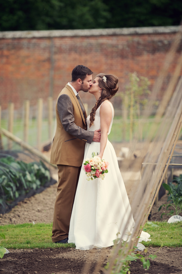 Scotney Castle Golden Glory Wedding Styled Shoot by Rebecca Douglas Photography 0075