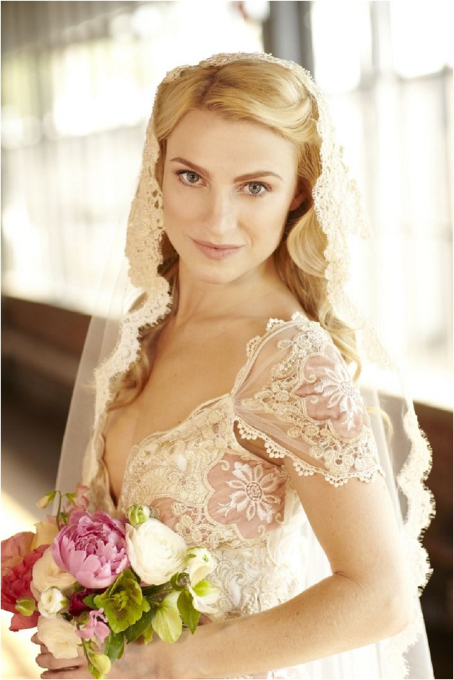 How To Wear A Mantilla Veil On Your Wedding Day