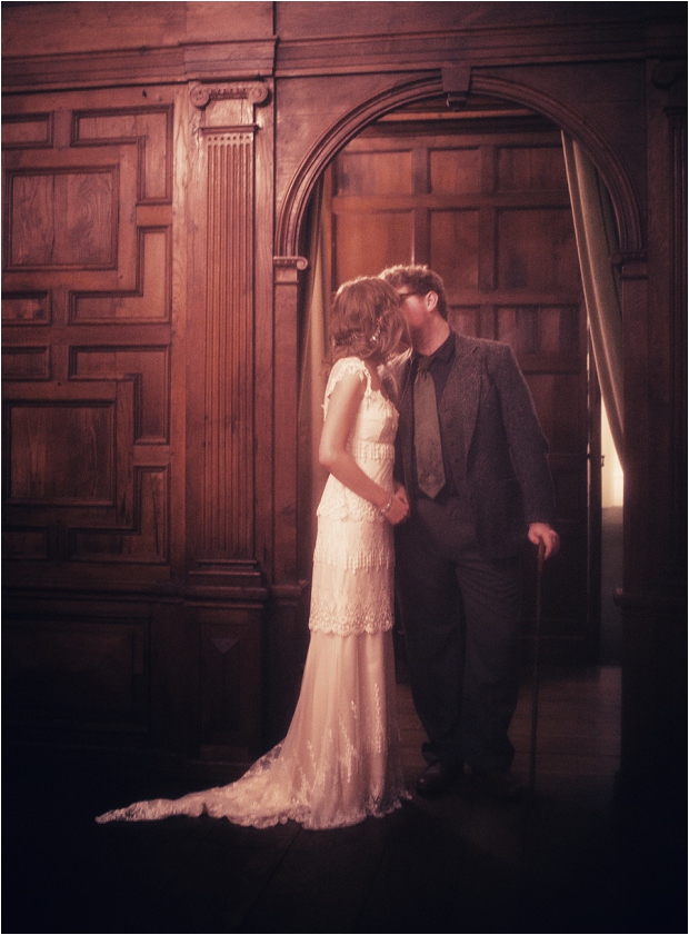 87. Archway kiss