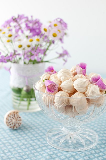 Meringue Kisses: Move Over Macarons [And Cupcakes]