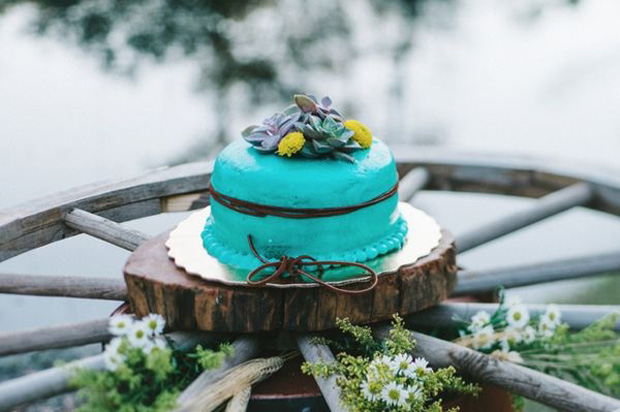 Bright turquoise wedding cake