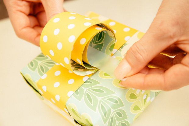 How To Gift Wrap Your Wedding Thank-You Presents Properly!