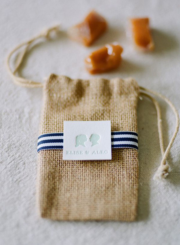 burlap bags for wedding favors (like salted caramels)