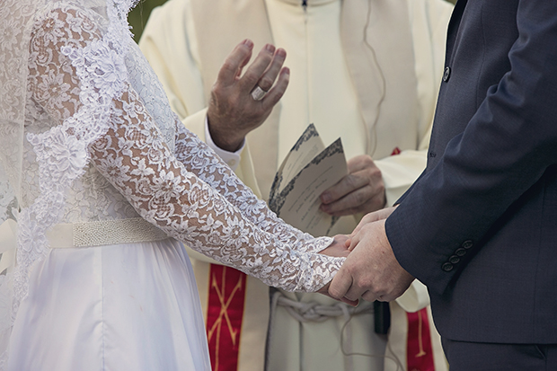 Lace, Burlap & Hessian Wedding With Original 50s Wedding Dress Alon & Jodie (35)