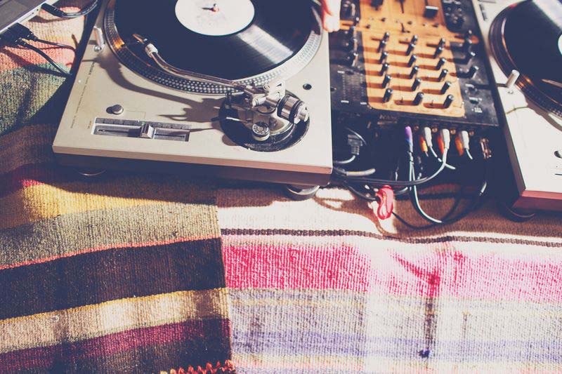 Five Things A Wedding DJ Can Give You That An iPod Can’t
