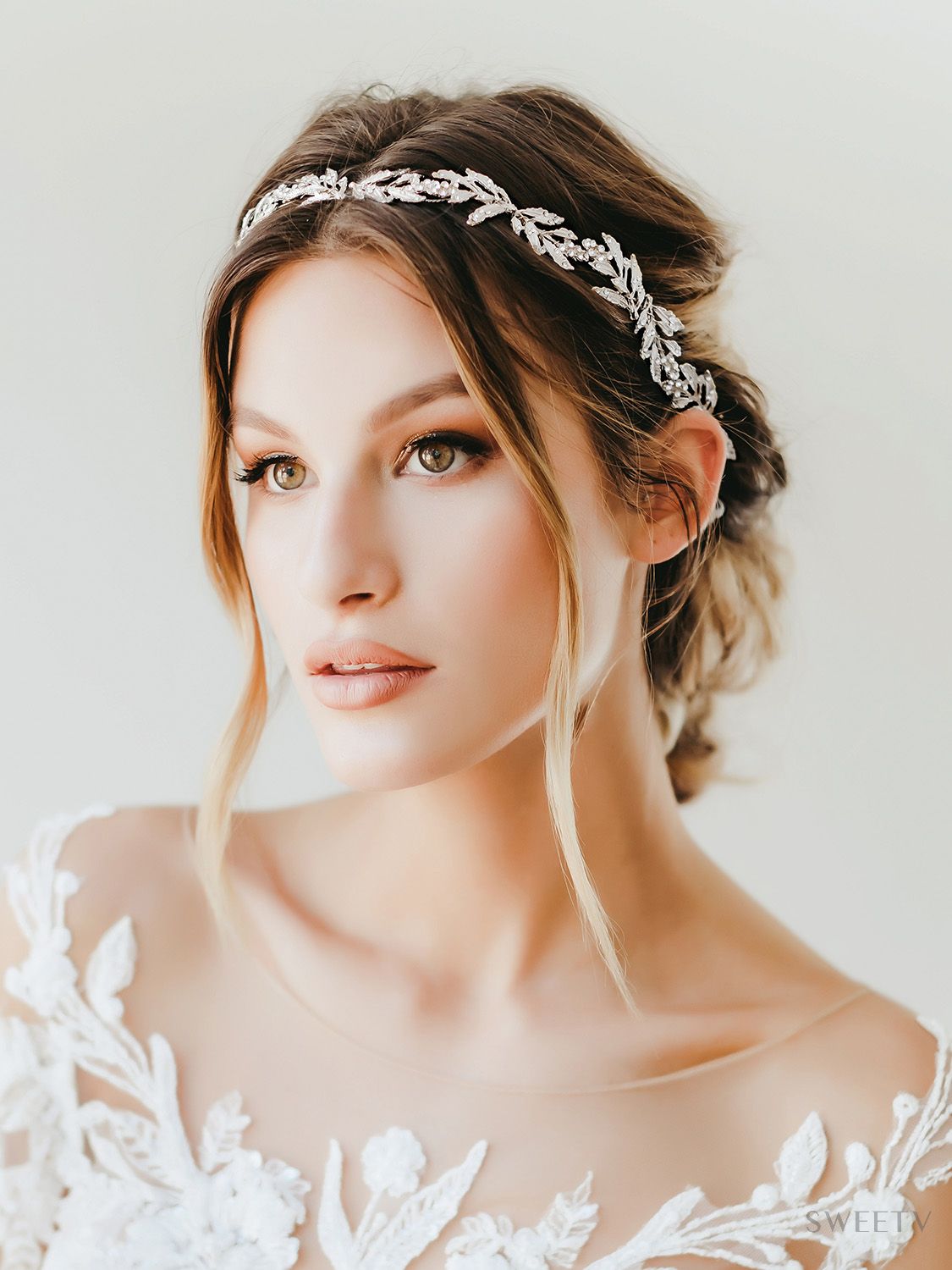 35+ Wedding Hair Accessories That Will Make You Look Gorgeous!