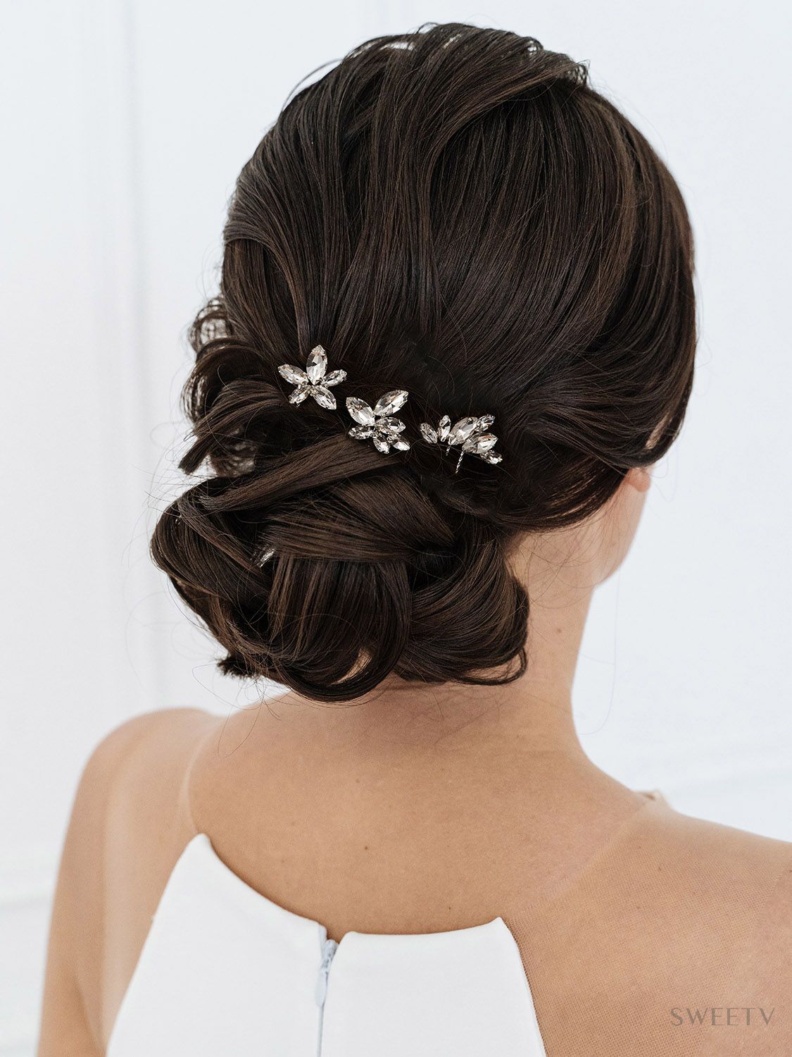 Top Bridal Hair Accessory Trends For 2024 And Beyond