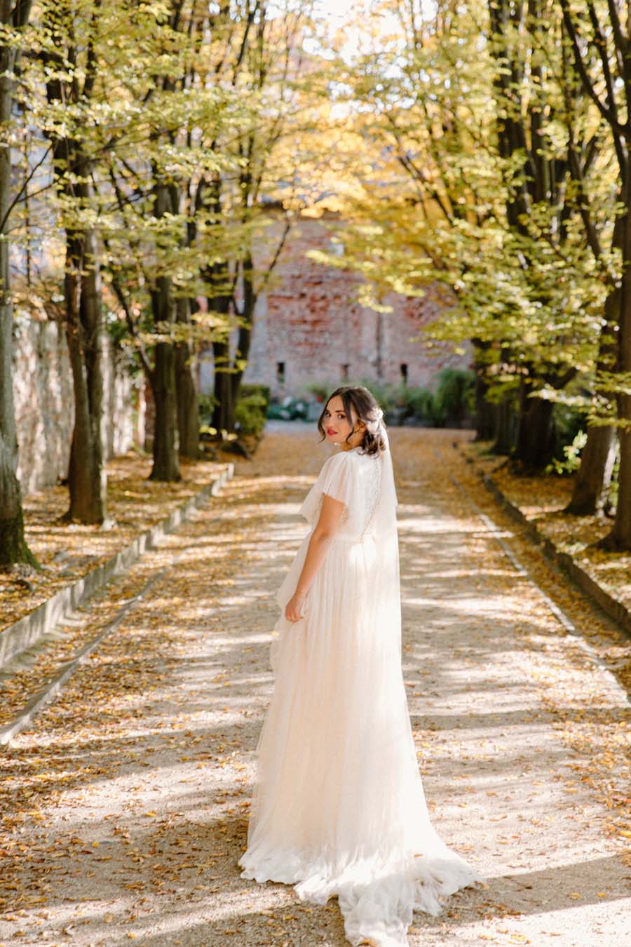 Old Vintage Yet Modern Wedding Inspiration: Fall In Love